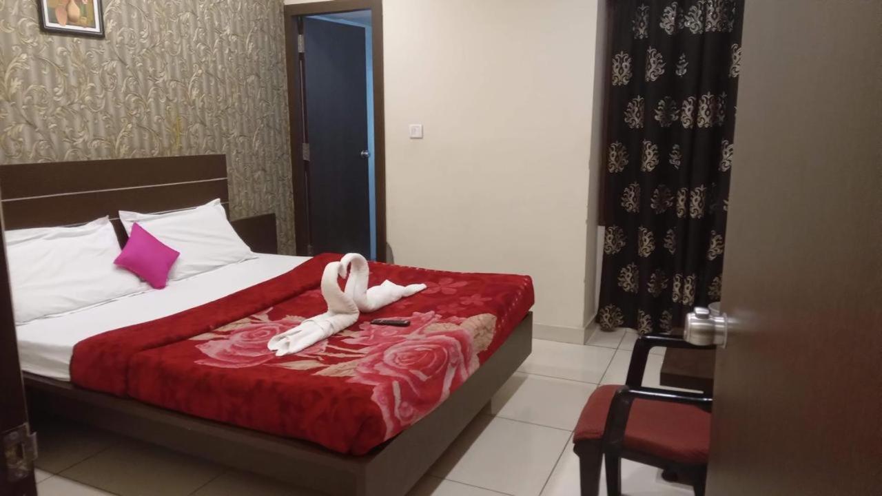 Hotel Royal Palace Mysore Ngoại thất bức ảnh